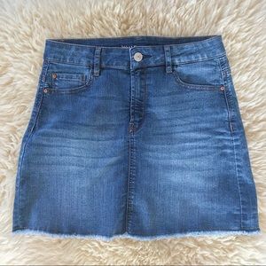 2/15$ 💙Jean Skirt💙